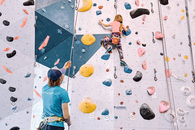 Climbing in Mørkvedhallen Klatresenter - Breaks at the café, and how to budget for snacks