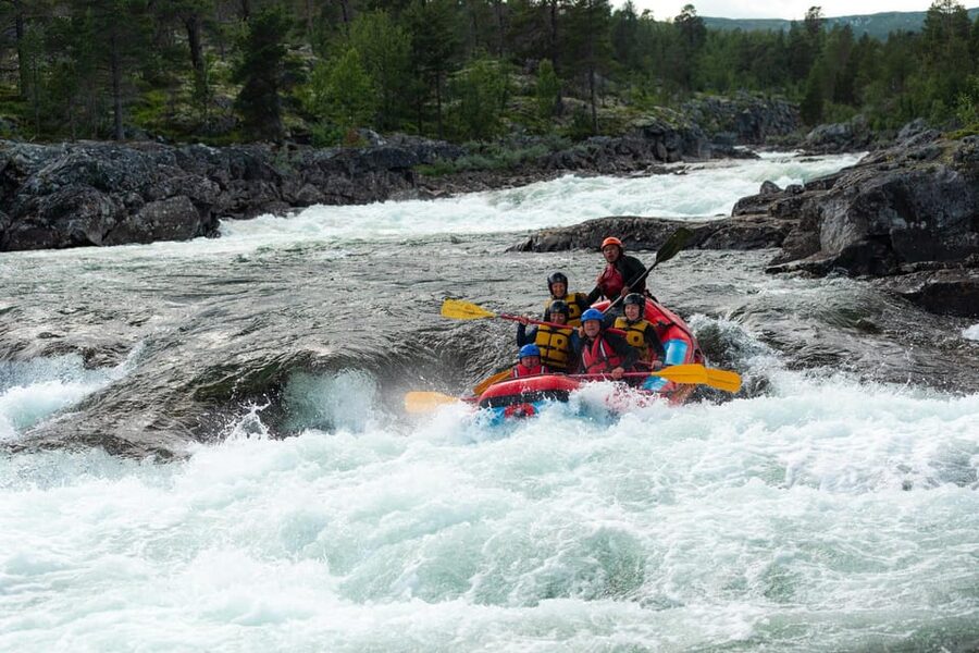 Dagali/Geilo: White Water Rafting Adventure - level 2 - Changing back at the base: coffee, photos, and a fast landing