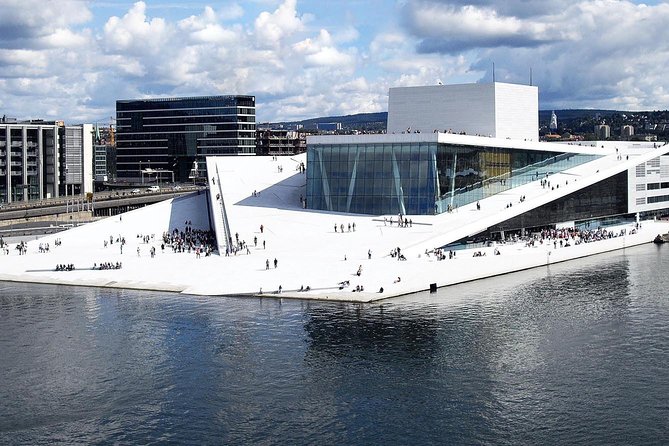 Discover Oslo on foot - The main-street loop: Royal Palace to Parliament to Cathedral