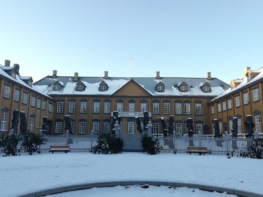 Discover the unmissables places of Trondheim - Old Town Bridge, the Gate of Happiness, and Bakklandet’s personality