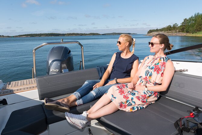 Exclusive Private Cruises on the Oslo Fjord - Dyna Lighthouse: the close-up stop that turns photos into memories