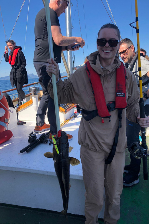 Fishing trip from Henningsvær - Meet Sabina in Henningsvær, then head for the fishing spot