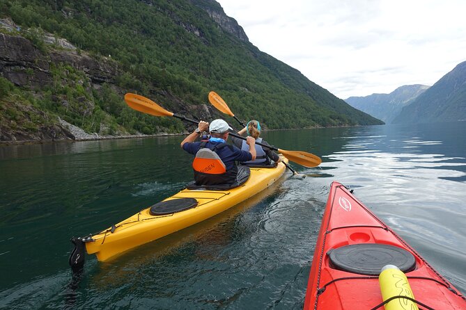 Fjord paddle in Hellesylt - Half Day Kayaking Tour - The Fjord Vibe: Why the Water Feels Different in Kayaks