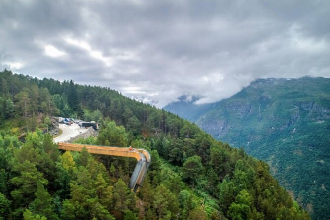 Flam: The Spectacular Stegastein Viewpoint Tour (Small Group) - The viewpoint stop: free time, photo strategy, and what to expect at the ledge