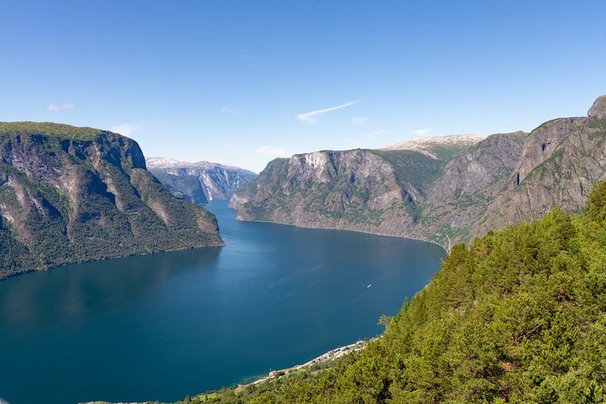 Flam: The Spectacular Stegastein Viewpoint Tour (Small Group) - Who this tour suits best, and who might feel disappointed