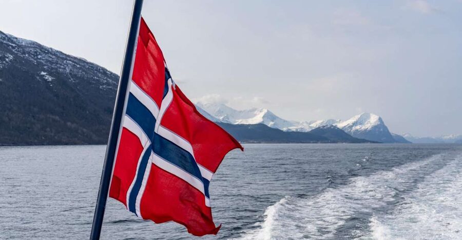 From Ålesund: Winter Fjord Cruise to Geirangerfjord - From Ålesund to Geiranger: the 9-hour fjord rhythm