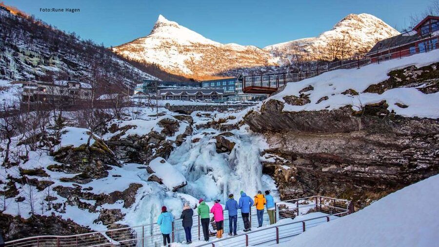 From Ålesund: Winter Fjord Cruise to Geirangerfjord - Food and breaks: light lunch plus onboard coffee and snacks