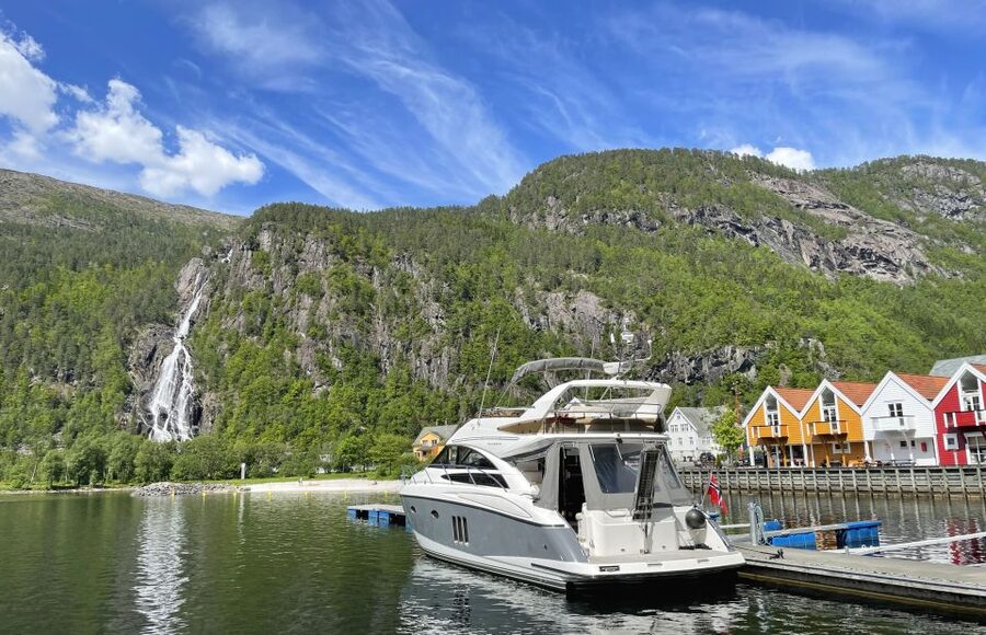 From Bergen: Modalen Private Fjord Cruise with Waterfalls - Slow-Speed Cruising Past Sandviken and Eidsvåg