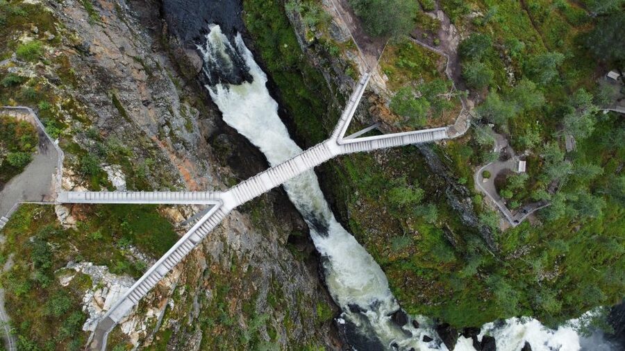 From Eidfjord: Vøringfossen Waterfall Nature Tour with Guide - The optional gorge walk and the bridge that changes the angle