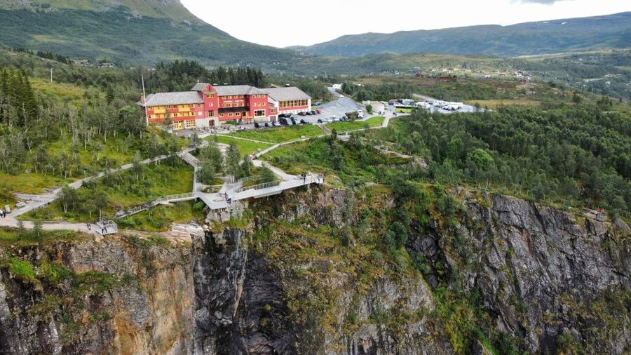 From Eidfjord: Vøringfossen Waterfall Nature Tour with Guide - Cake stop at a local hotel, plus time to breathe