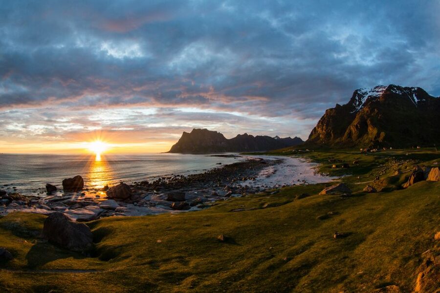 From Svolvær: Midnight sun tour with a photographer - From Svolvær pickup to a smooth 4-hour photo run