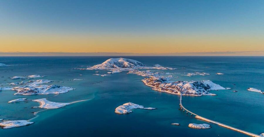 From Tromsø: Arctic Wildlife & Fjord Sightseeing Tour by Car - The Kvaløysletta to Kattfjorden viewpoint run: built for photos