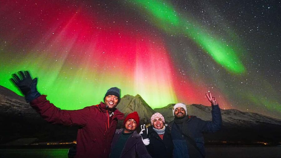 From Tromsø: Aurora Borealis Tour - Getting aurora photos: tripod, camera settings, and portraits