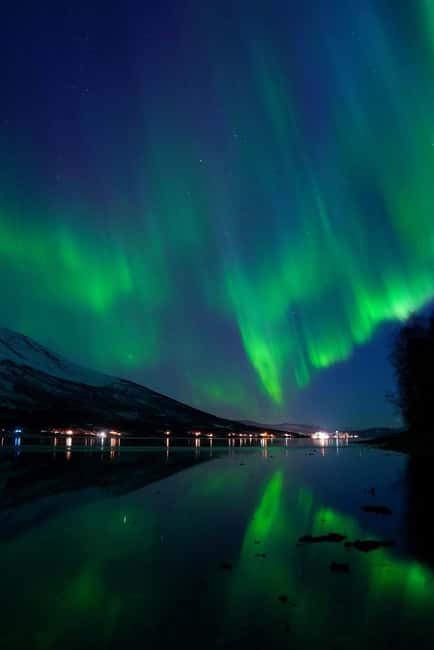 From Tromsø: Aurora Bus Tour with Snacks, Photos, and Drinks - Chasing the Northern Lights from Tromsø, with a real plan