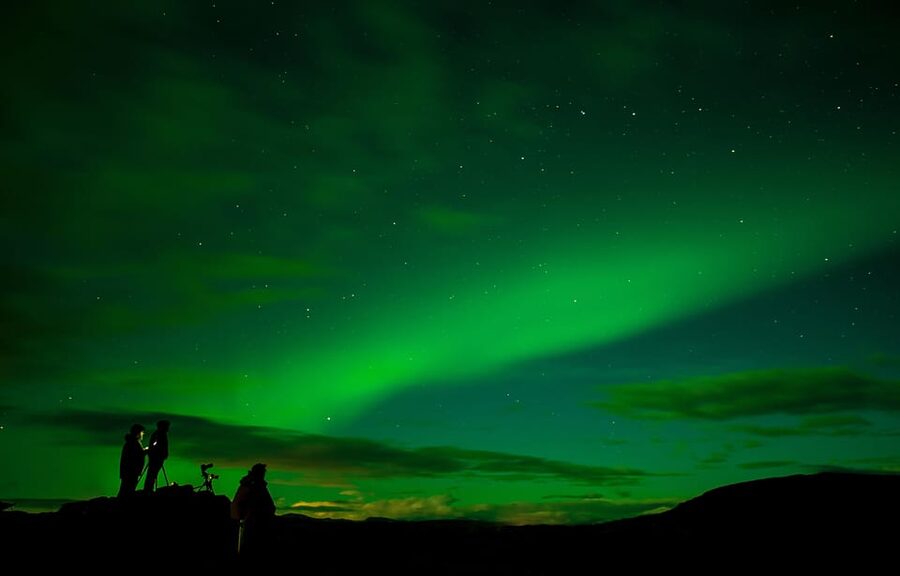From Tromsø: Aurora Snowshoe Hike - The 3-hour snowshoe hike at Ersfjordbotn