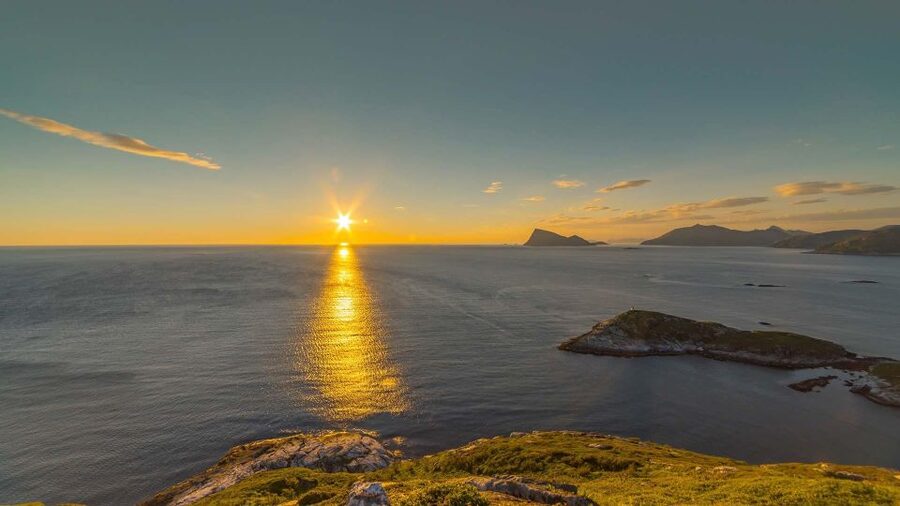 From Tromsø: Kayak trip with lunch and sauna at Sommarøy - Islands and a white-sand beach break you will remember
