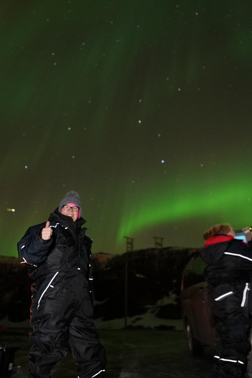 From Tromsø: Northern Lights Tour with Hot Drinks and Photos - Meeting at Tromsø City Library and the 15-seater ride out