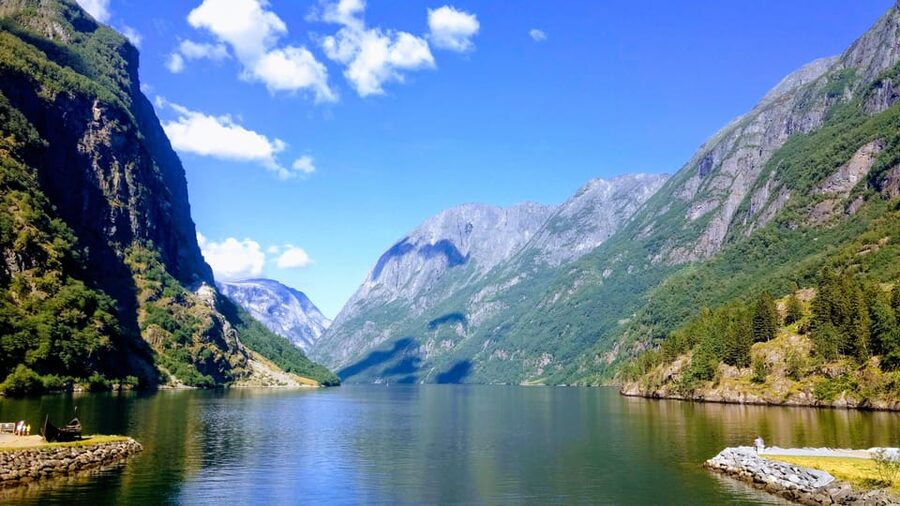Full day private tour to Flåm - Bergen to the fjord, with stops that set the tone