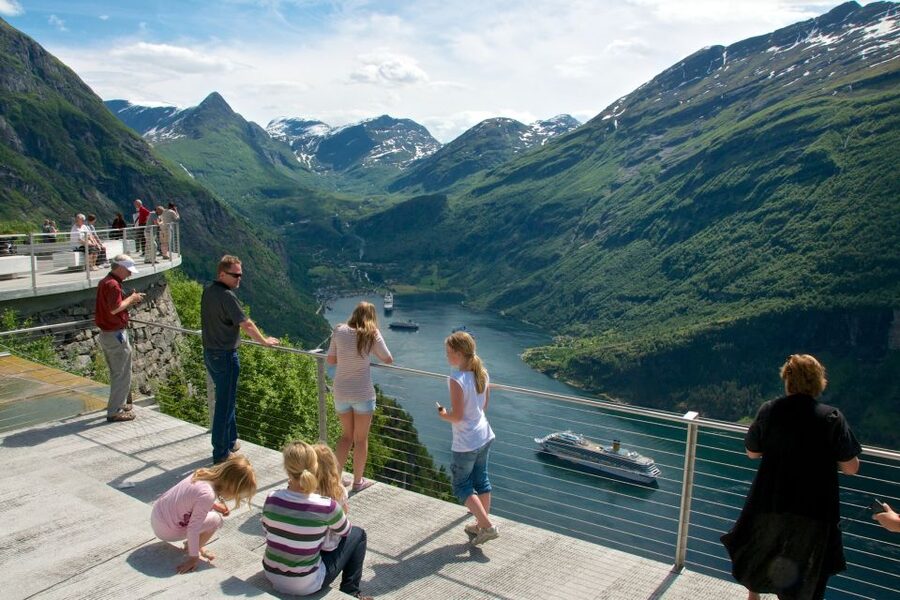 Geiranger: Dalsnibba, Flydalsjuvet, Eagle Bend & Fjords Tour - Road Time Matters Here, Because Those Bends Are Real