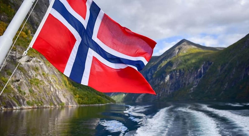 Geiranger: Fjord and Waterfalls Sightseeing Boat Trip - Photography tips for mirror-like water and fast-changing views