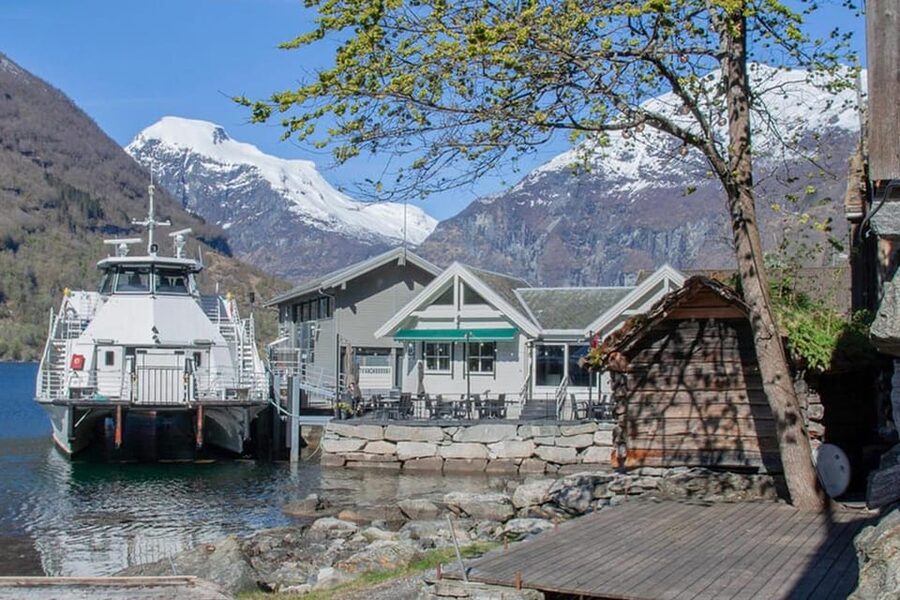 Geiranger Fjord Boat Tour with Waterfall Tasting - Geiranger Fjord by speedboat: how this 1 hour tour really plays