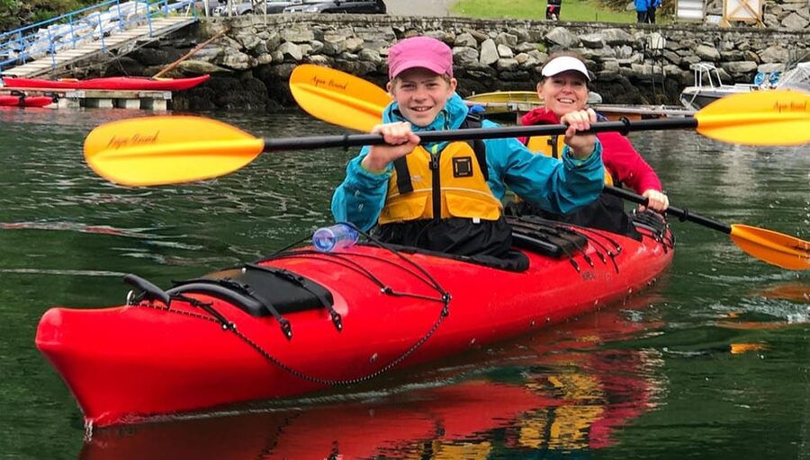 Geiranger: Kayak tour with guide - Meeting the Guides: Friendly Instruction and Real Safety Attention