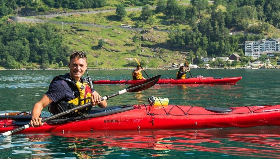 Geiranger: Kayak tour with guide - What to Bring (and What to Avoid)