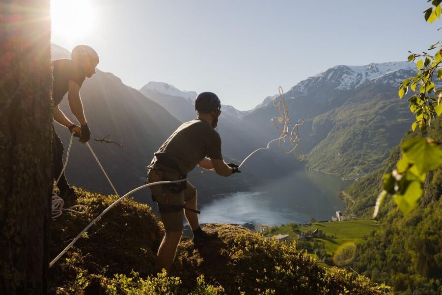 Geiranger: Rappelling tour with epic view - The Descent Plan: From Queen’s Chair to Rappelling Walls