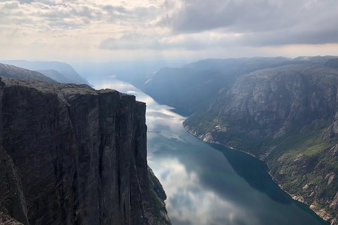 Guided hike to Kjerag and Kjeragbolten - Your Morning Start: What Happens Before the First Chain