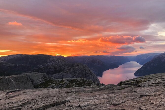 Guided sunrise hike to Pulpit Rock Preikestolen - On the plateau before sunrise, how to get the best view time