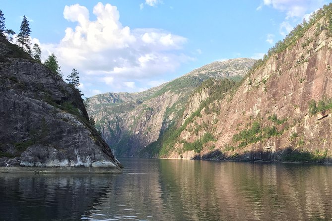 GUIDED TOUR: Secrets of the Fjords - the Osterfjord and Mo, 6.5 hours - Dale of Norway: sweaters, factory history, and a practical souvenir stop