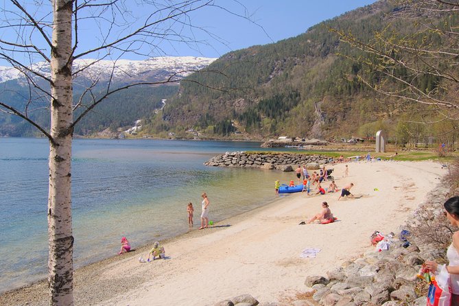 GUIDED TOUR: Secrets of the Fjords - the Osterfjord and Mo, 6.5 hours - Skipshelleren on the Bolstadfjord: one short walk, big payoff