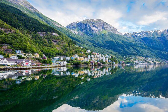 Guided tour to Hardanger Fjord, Waterfalls and Ferry Crossing - Trengereid Viewpoint to Mørkhølsfossen, the Fjord Starts Early