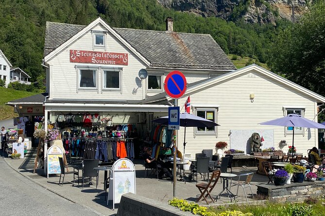 Guided tour to Hardanger Fjord, Waterfalls and Ferry Crossing - Norheimsund for Lunch, Fjord Town Vibes Without the Pressure