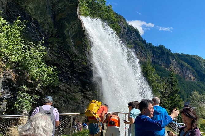 Guided tour to Hardanger Fjord, Waterfalls and Ferry Crossing - Bergen Hotel Pickup to Mercedes Sprinter Comfort (and What to Expect)