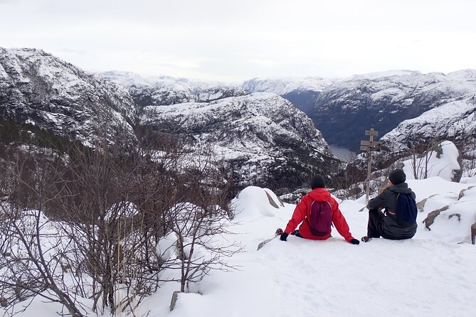 Guided winter hike to Pulpit Rock Preikestolen - What’s included, what’s not, and how to plan around it