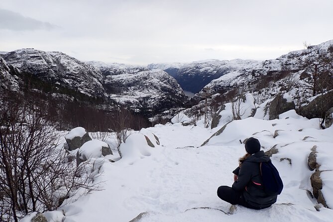Guided winter hike to Pulpit Rock Preikestolen - Lysefjord stop: why it’s worth the earlier time