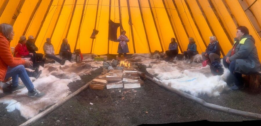Hammerfest: Guided Tour - Meet Reindeer - What to pack, and what to wear when there is a real fire