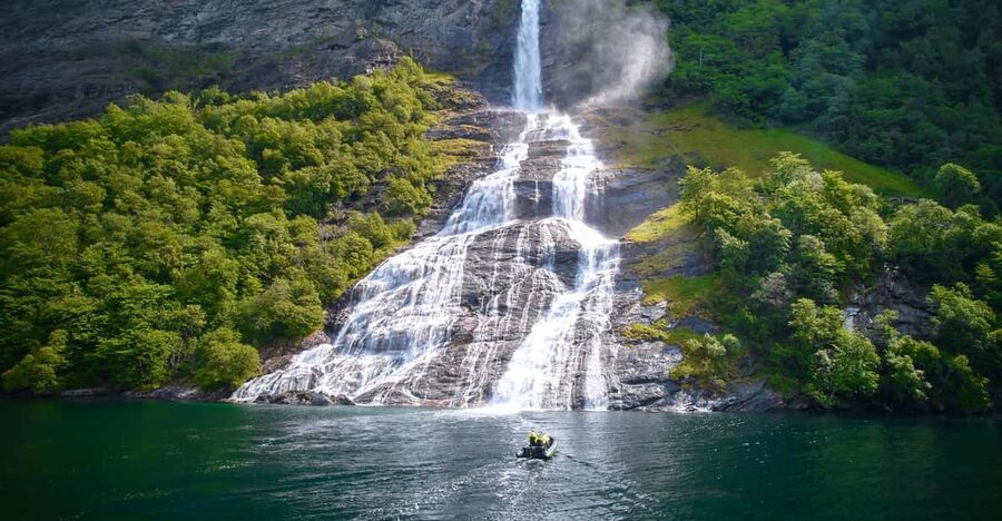 Hellesylt: Guided Geirangerfjord Boat Tour - Hellesylt to Geirangerfjord: why this RIB tour feels different