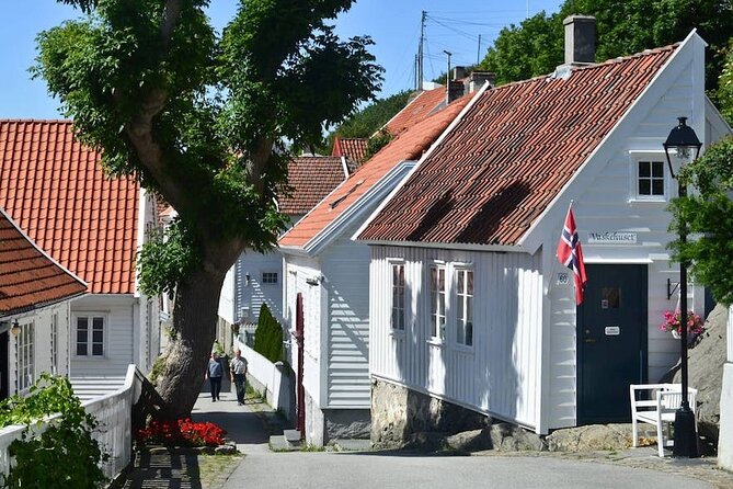 Highlights of the Region -City/Skudenes/Avaldsnes Guided Bustour - Stop 1: Visnes and the Miniature Statue of Liberty copper photo break