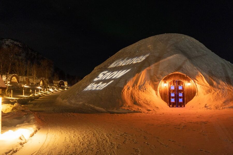 Kirkenes: Snowhotel Entrance Ticket - The Icebar and the restaurant for when you want warmth