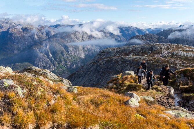 Kjerag Low-Season Hike + Packed Lunch - Lunch stop and the return down to the parking area