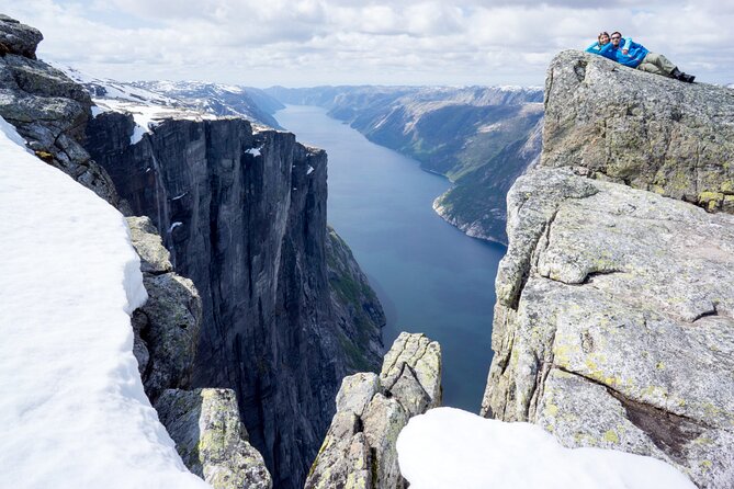 Kjerag Low-Season Hike + Packed Lunch - The 5AM alarm, pickup, and the ride to the trailhead