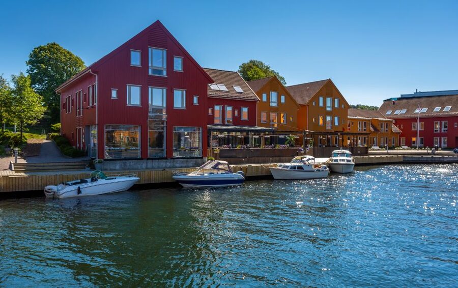 Kristiansand: Guided Cultural Walking Tour - The ocean and river Otra promenade to Christiansholm Fortress
