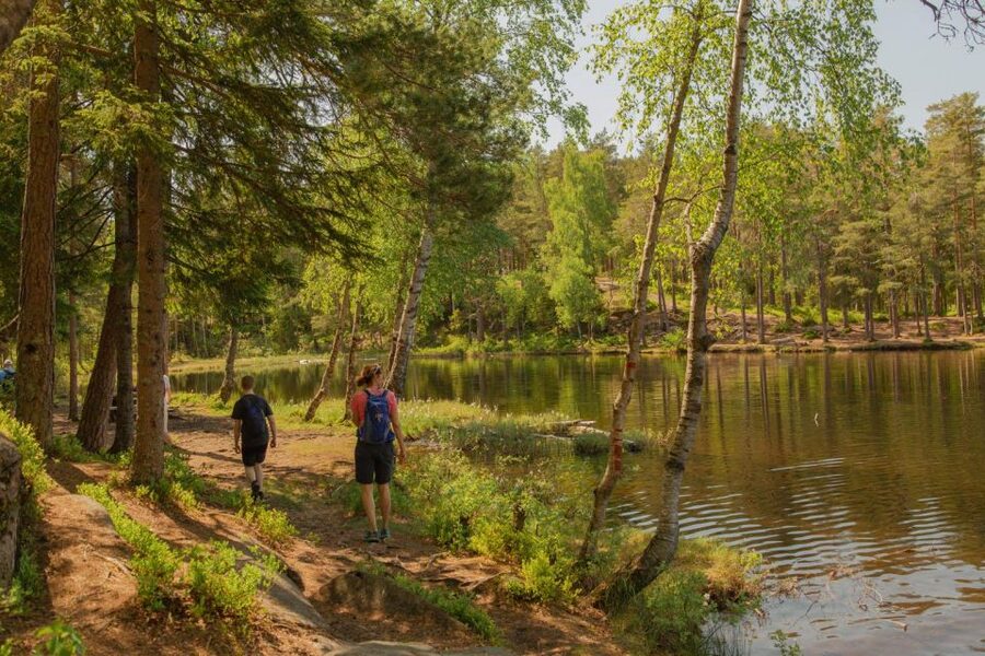 Lake walk and campfire - Why the Norwegian outdoor snacks are more than a bonus