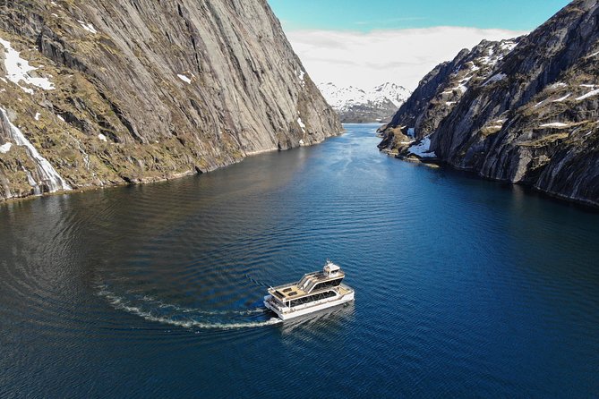Lofoten Island: Silent Trollfjord Cruise from Svolvær - What you can buy onboard: keeping it simple with Norwegian options