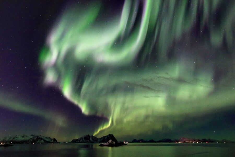 Lofoten: Northern Lights Tour with Photographer - Photographer coaching for your camera and your phone