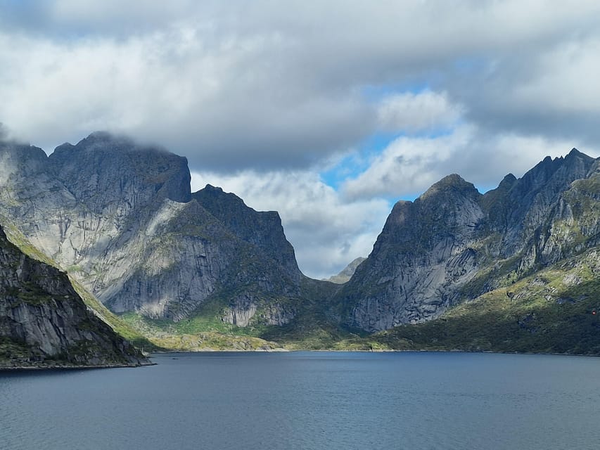 Lofoten: Reine, Hamnøy, and Skariskøya Photo Tour - What to bring: camera, warm layers, and shoes that work on coastlines
