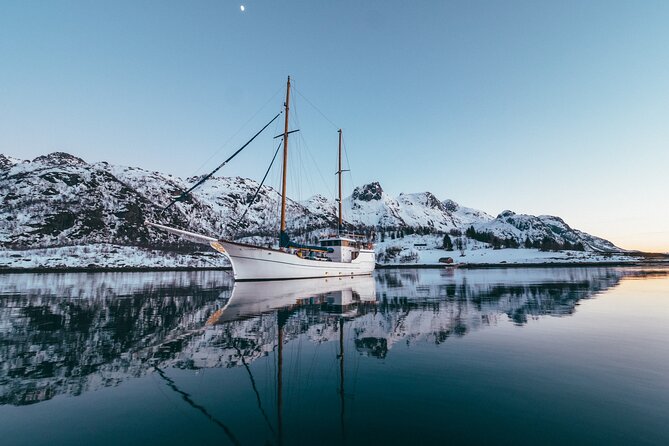 Luxury Northern Lights Yacht Cruise with Hot Tub from Tromsø - Hot Tub 101: Swimwear, Towels, and Getting Dry Again