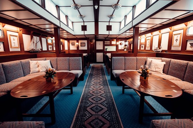 Luxury Northern Lights Yacht Cruise with Hot Tub from Tromsø - Dress Like a Pro: Layers, Shoes Off, and Weather Reality